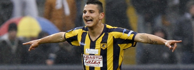 Filippo Falco esulta dopo il gol (foto LaPresse)